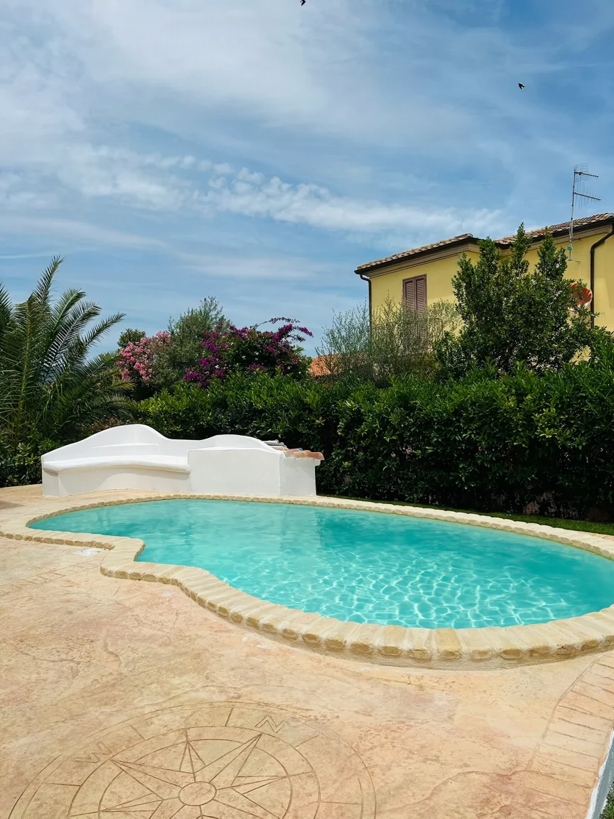 Piscina privata Casa Vacanza Li Menduli a San Teodoro